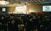 12日に開かれた大阪維新の会の政治資金パーティー。6000枚のパーティー券は完売した