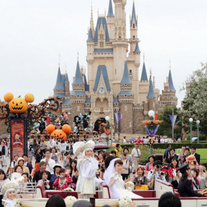 ディズニーランドで初の結婚式 披露宴込み750万円 日本経済新聞 ディズニーランドで初の結婚式 披露宴込み750万円 日本経済新聞