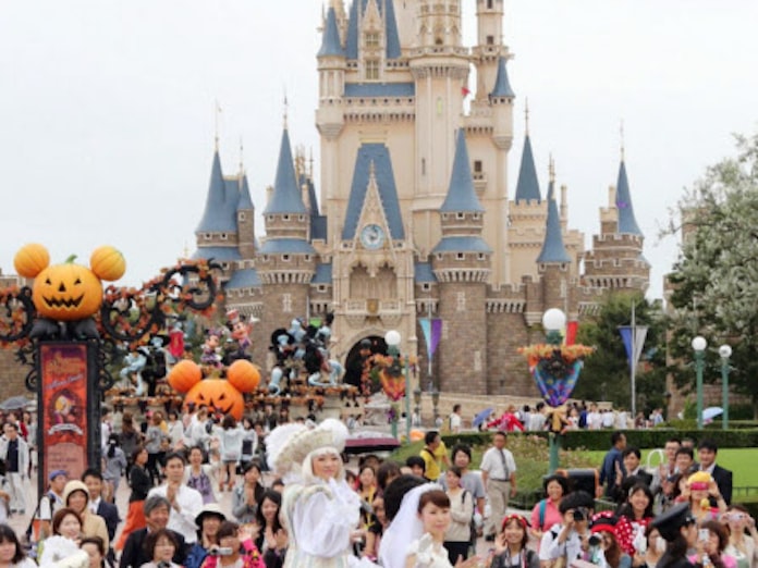 ディズニーランドで初の結婚式 披露宴込み750万円 日本経済新聞 ディズニーランドで初の結婚式 披露宴込み750万円 日本経済新聞