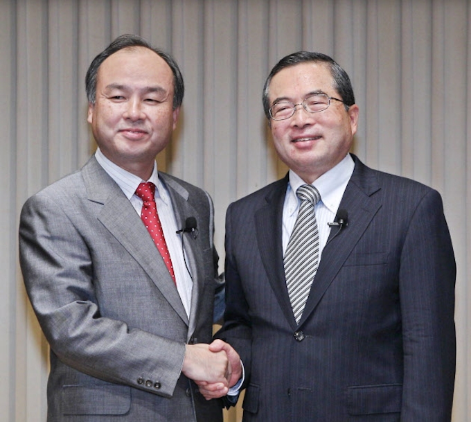 電波争奪 ソフトバンクが制す イー アクセス買収 日本経済新聞