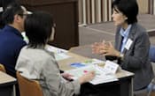 関西大学の保護者向け就活説明会には1600人を超える父母が集まった(7日、大阪府吹田市)