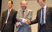 左から山中教授,ウィルムット博士,ガードン教授。2008年4月、東京で開かれたシンポジウムで