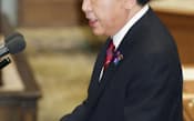 自民党の安倍総裁との党首討論で、「16日に解散してもいい」と発言する野田首相（14日午後、国会内）