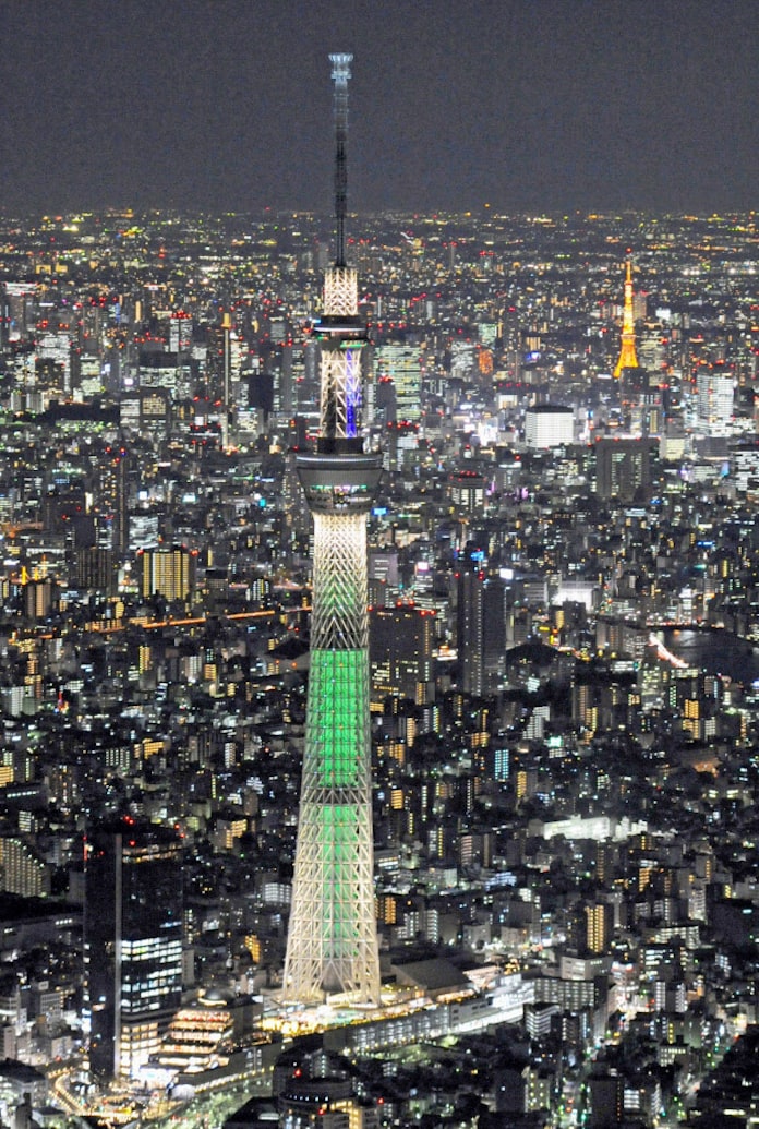 東京スカイツリー 緑色にライトアップ モミの木をイメージ 日本経済新聞 東京スカイツリー 緑色にライトアップ モミの木をイメージ 日本経済新聞