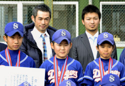イチロー 野球少年を激励 故郷の愛知 豊山町で 日本経済新聞