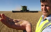 1万1千ヘクタールの農地で小麦を育てる豪有力農家のショーン・パウエル氏(豪南西部クウェイラディング)