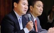 TBS株15%を取得し記者会見する三木谷氏(左)と国重氏(05年10月)