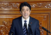 ねじれ解消がかかる参院選勝利へロケットスタートを図る安倍首相。推進力は長続きするか(衆院本会議で所信表明演説する安倍首相。28日午後)=共同 ねじれ解消がかかる参院選勝利へロケットスタートを図る安倍首相。推進力は長続きするか(衆院本会議で所信表明演説する安倍首相。28日午後)=共同