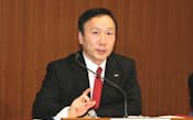 決算説明会でLTEの高速化計画を表明する、NTTドコモの加藤薫社長(30日、東京・千代田)