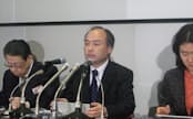 2012年4～12月期決算を発表するソフトバンクの孫正義社長(31日、東証)