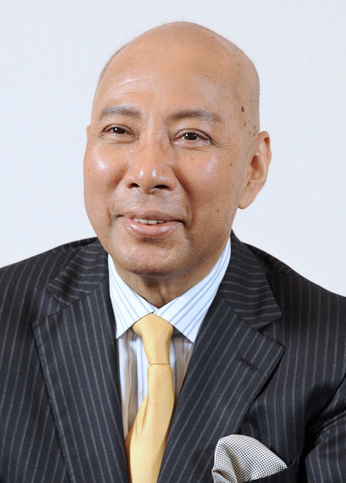 市川団十郎さん死去 66歳 江戸歌舞伎で豪快な荒事 日本経済新聞