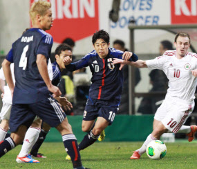 サッカー日本 改めて証明された ベストのワントップ 日本経済新聞