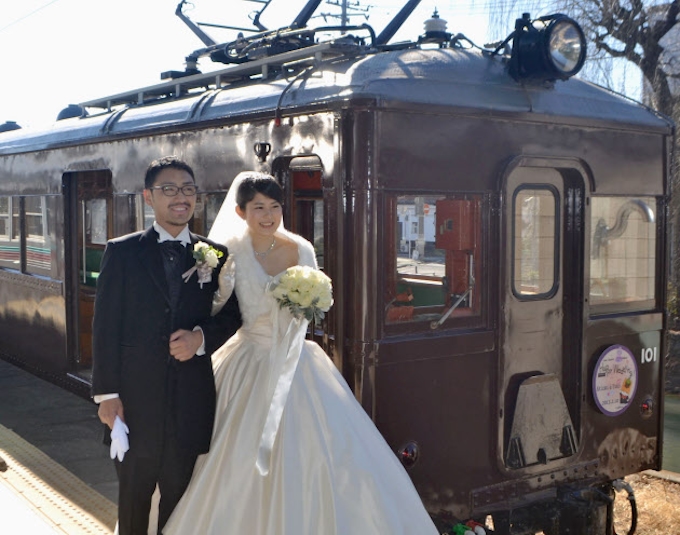 レトロ電車で結婚式 群馬 上毛電鉄 日本経済新聞 レトロ電車で結婚式 群馬 上毛電鉄 日本経済新聞