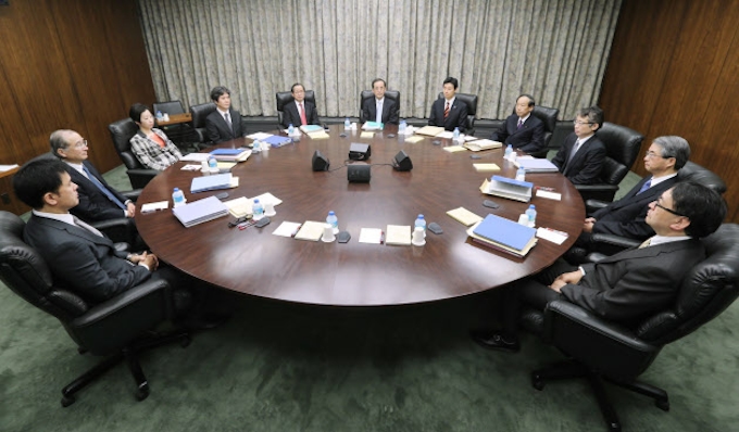 日銀会合 2 物価目標で応酬 反対派 無理がある 日本経済新聞 日銀会合 2 物価目標で応酬 反対派 無理がある 日本経済新聞