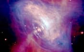 陽電子の発生源のひとつパルサー。X線と可視光でとらえたおうし座にあるかにパルサーの合成画像。中央部にある明るい星がパルサー=NASAなど提供