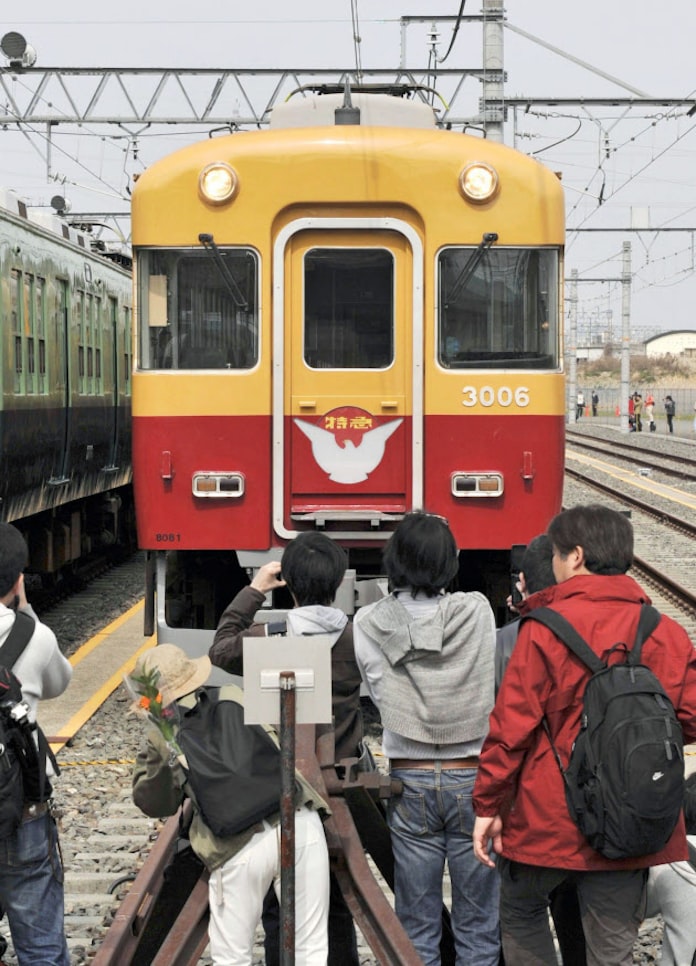 さよなら京阪テレビカー 旧3000系車両ラストラン 日本経済新聞 さよなら京阪テレビカー 旧3000系車両ラストラン 日本経済新聞
