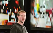 4日、米カリフォルニア州メンロパーク市のフェイスブック本社で、新ソフトについて発表するザッカーバーグ最高経営責任者