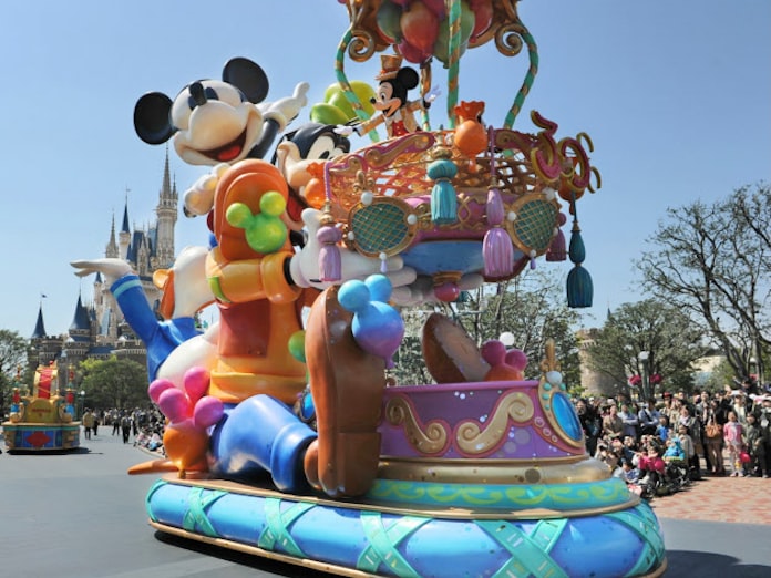 ディズニーランド 昼のパレード5年ぶり刷新 日本経済新聞 ディズニーランド 昼のパレード5年ぶり刷新 日本経済新聞