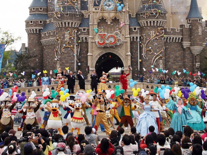 東京ディズニーランド30周年 開園前に1万5000人 日本経済新聞 東京ディズニーランド30周年 開園前に1万5000人 日本経済新聞
