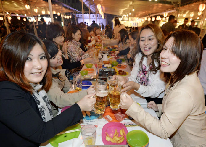 春からビアガーデン営業 名古屋の百貨店 丸栄 日本経済新聞 春からビアガーデン営業 名古屋の百貨店 丸栄 日本経済新聞