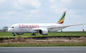 エチオピア航空がB787運航を世界初再開。ケニアの首都ナイロビの国際空港に到着した同機(27日)=共同