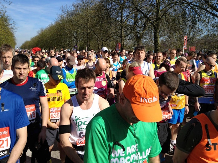 熱狂のロンドン マラソン 寄付 で挑戦 走り楽しく 日本経済新聞 熱狂のロンドン マラソン 寄付 で挑戦 走り楽しく 日本経済新聞