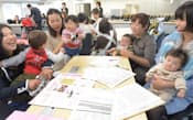 三井住友銀行は毎月、育休中の女性を対象に復職支援セミナーを開催している(4月30日、東京都文京区)