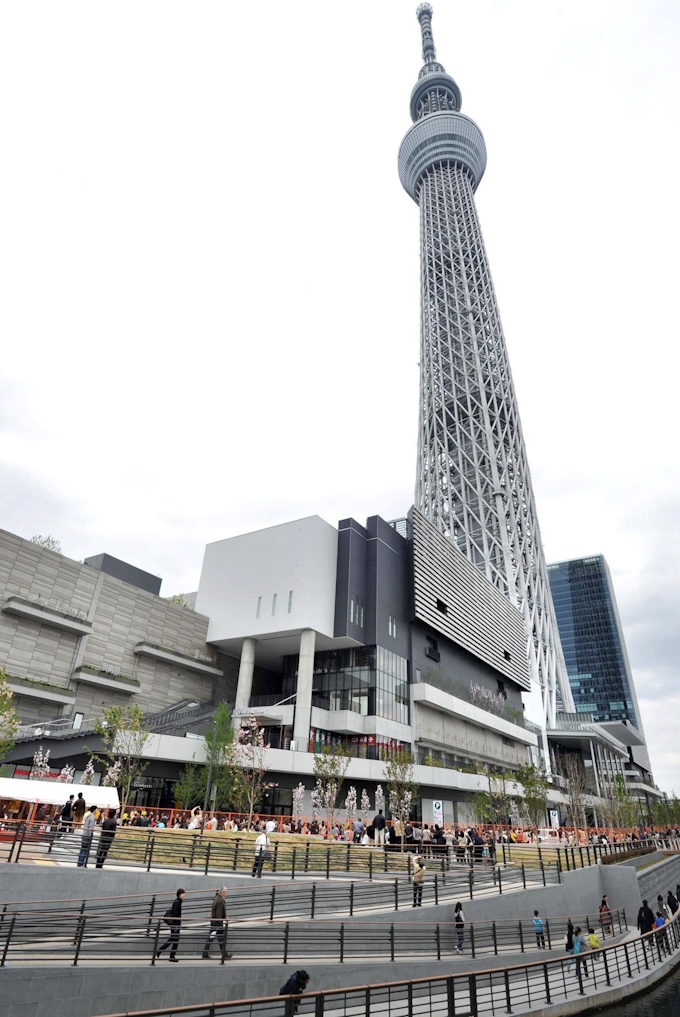スカイツリー1周年 女性は展望台より買い物目当て 日本経済新聞
