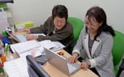 CSRプロジェクトの高橋さん(右)と藤田さんはがん経験を糧に就労相談・支援に奔走する