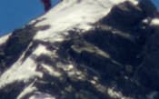 世界最高齢で23日にエベレスト登頂に成功した三浦雄一郎さん(エベレスト山頂から約10キロ離れた標高約5550メートル地点から撮影)=共同