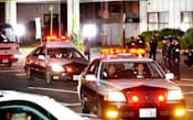福島県双葉町の警戒区域が解消され、町の防犯・防火パトロールに出発する警察官(27日夜)