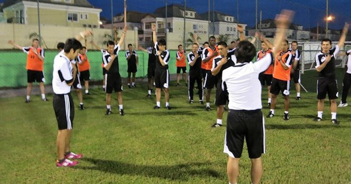 力まない腕振りで走るコツ Fifa審判も驚いた 日本経済新聞 力まない腕振りで走るコツ Fifa審判も驚いた 日本経済新聞