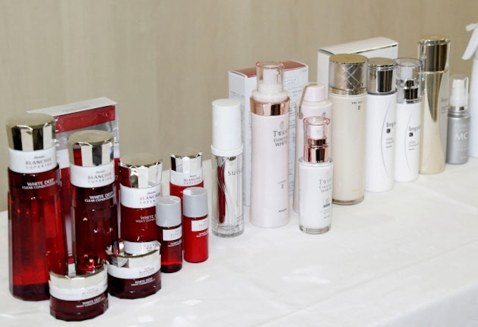 カネボウ 看板ブランドに打撃 美白化粧品回収 日本経済新聞