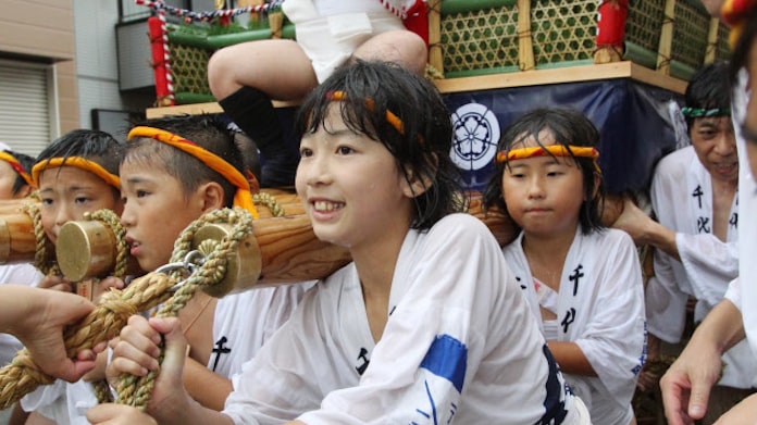 女人禁制の神事に変化 博多祇園山笠 日本経済新聞 女人禁制の神事に変化 博多祇園山笠 日本経済新聞