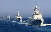 3日、中ロ両国海軍による合同軍事演習に参加するため日本海の演習実施海域へ向かう中国艦艇=新華社・共同