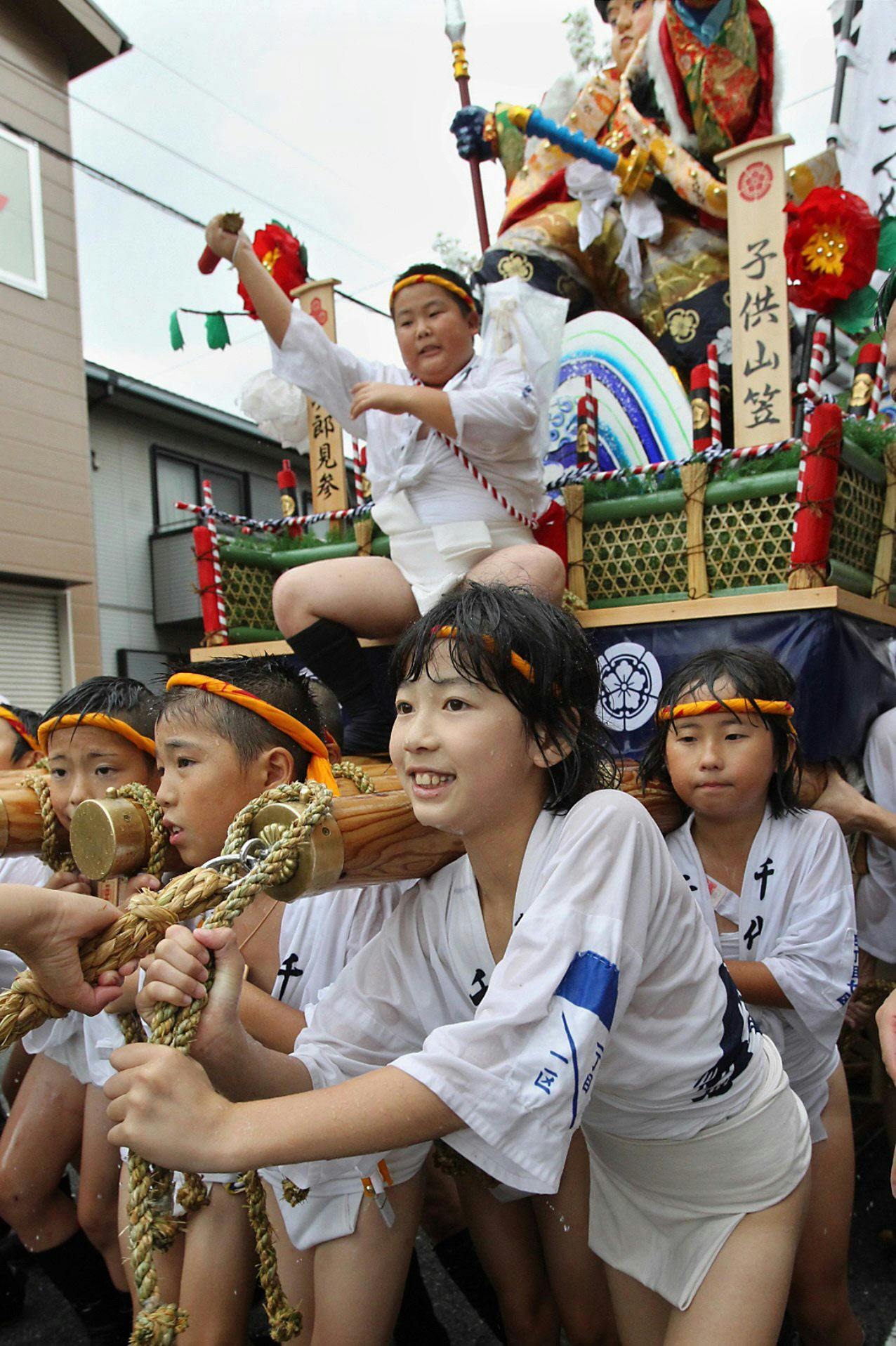 山笠 熱い博多の夏 写真 日本経済新聞 山笠 熱い博多の夏 写真 日本経済新聞