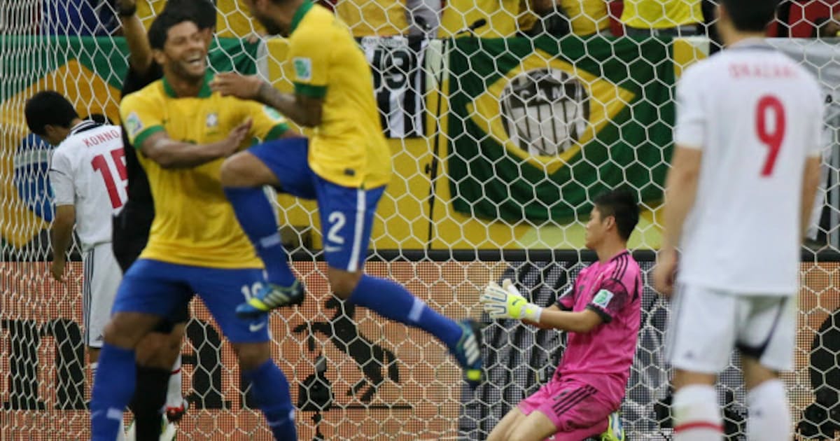 スポーツを科学する 世界のサッカー 潮流は お掃除ロボット形 日本経済新聞 スポーツを科学する 世界のサッカー 潮流は お掃除ロボット形 日本経済新聞