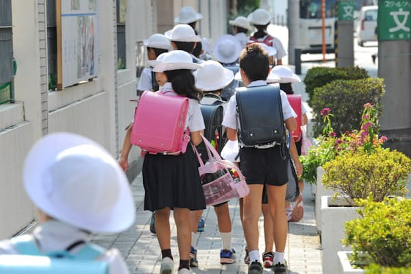 女子高生の制服スカート丈 大阪なぜ長い Nikkei Style 女子高生の制服スカート丈 大阪なぜ長い Nikkei Style