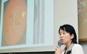 理化学研究所などがiPS細胞を使う臨床研究を8月に始めると発表。会見する理研の高橋政代プロジェクトリーダー(30日、神戸市中央区)