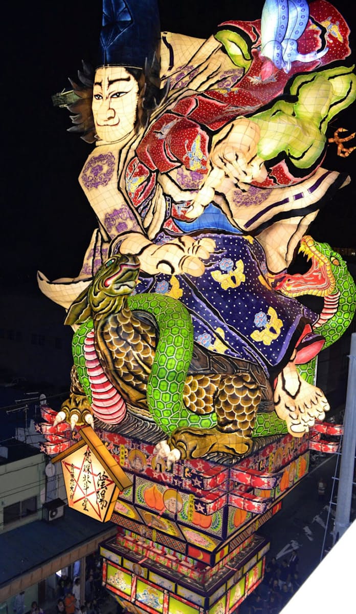 夜空照らす人形灯籠 五所川原立佞武多が始まる - 日本経済新聞