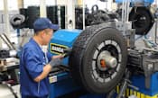 ブリヂストンは再生タイヤ事業を強化する(大阪市の再生工場)