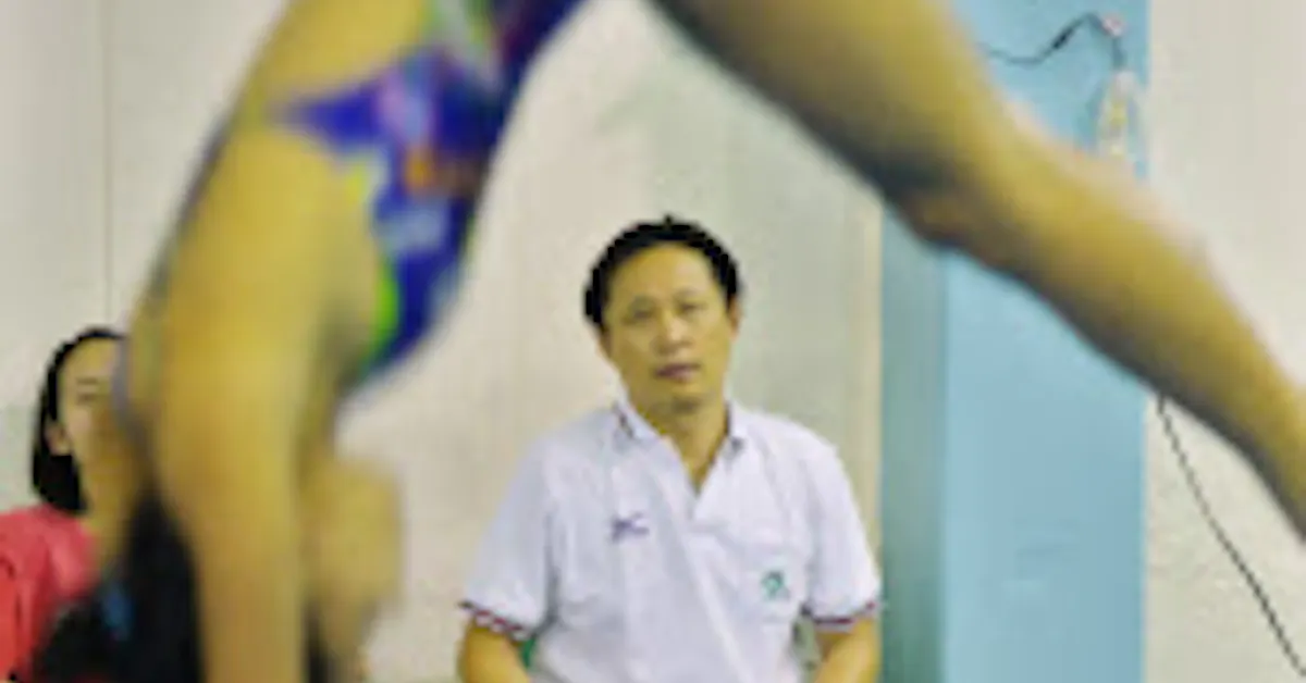 勝負はプールの裏で決まる 飛び込み 馬淵コーチ 日本経済新聞