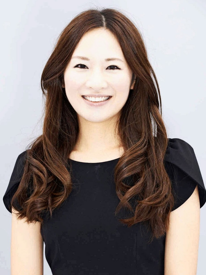 スマホ恋愛カードゲーム 女性も魅了 人気声優を起用 日本経済新聞