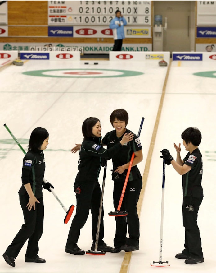 カーリング女子 北海道銀行が五輪最終予選へ 日本経済新聞 カーリング女子 北海道銀行が五輪最終予選へ 日本経済新聞