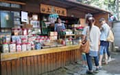 単価の安い駄菓子は、原料価格の転嫁が難しい(老舗駄菓子店の「上川口屋」、東京・豊島)