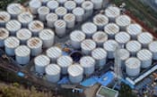 福島第1原発の汚染水を保管するタンク=共同
