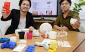 3Dプリンターを使ったものづくりマーケットを運営するカブクの稲田雅彦CEO(左)と足立昌彦CTO(東京都渋谷区)