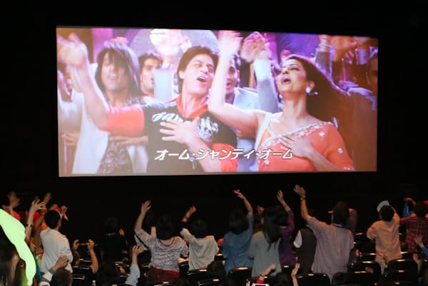 映画観賞 踊れ 叫べ 客席が 活劇 の舞台に Nikkei Style 映画観賞 踊れ 叫べ 客席が 活劇 の舞台に Nikkei Style