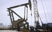 シェールオイルの開発ブームで、米国の原油生産量は5年間で3割増えた(ノースダコタ州西部の開発現場)