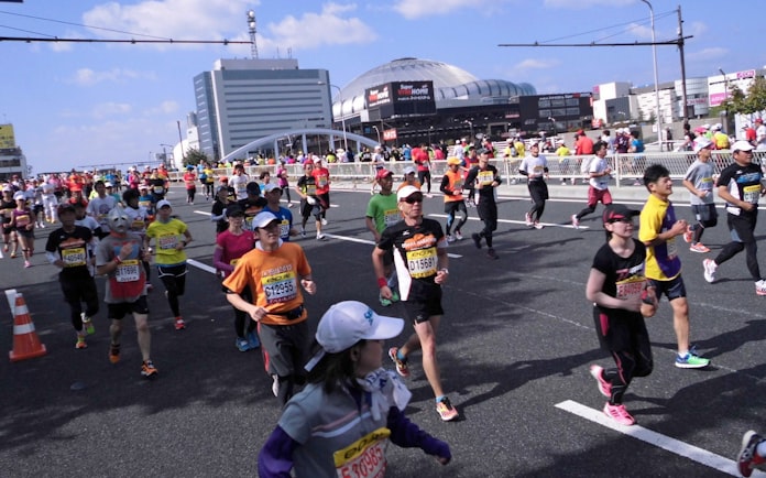 腰痛抱えマラソン連戦 終盤に いつもの私 日本経済新聞 腰痛抱えマラソン連戦 終盤に いつもの私 日本経済新聞